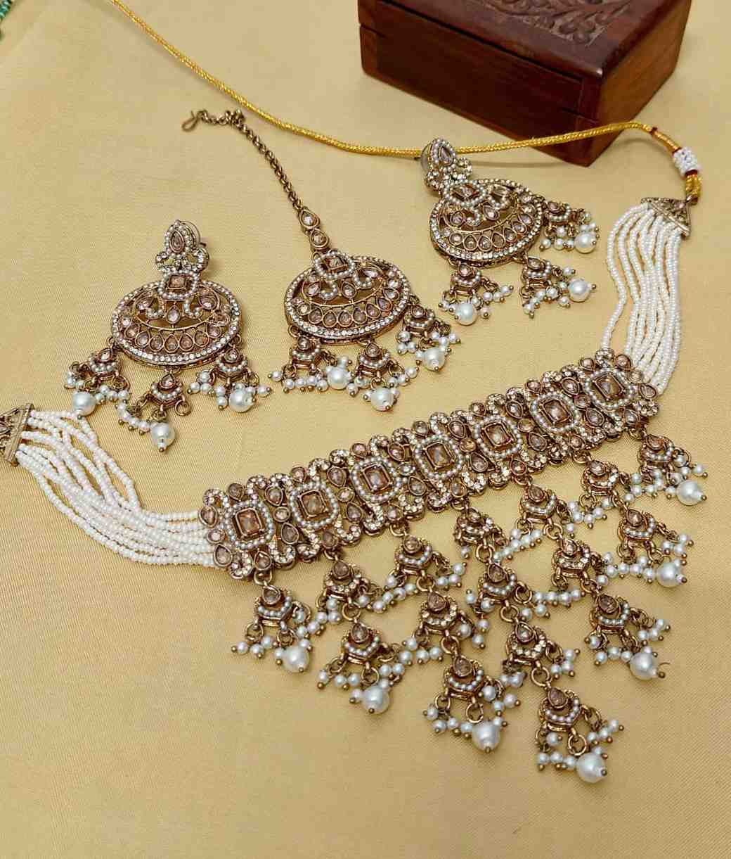 Beautiful Premium Quality Reverse Ad Stone Work   Chokker With Beautiful Earrings And Tika.... Most 