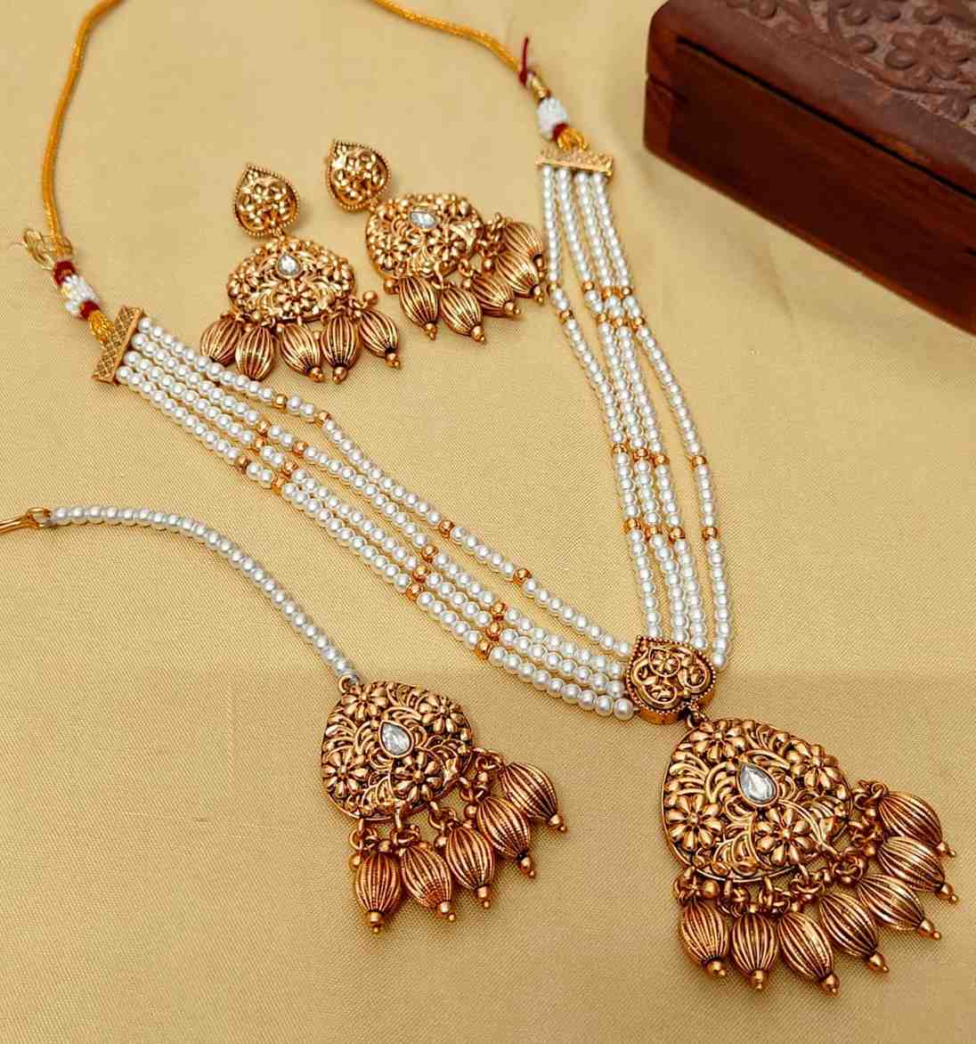Beautiful Premium Quality Matt Gold Plated Necklace With Beautiful Earrings And Tika....