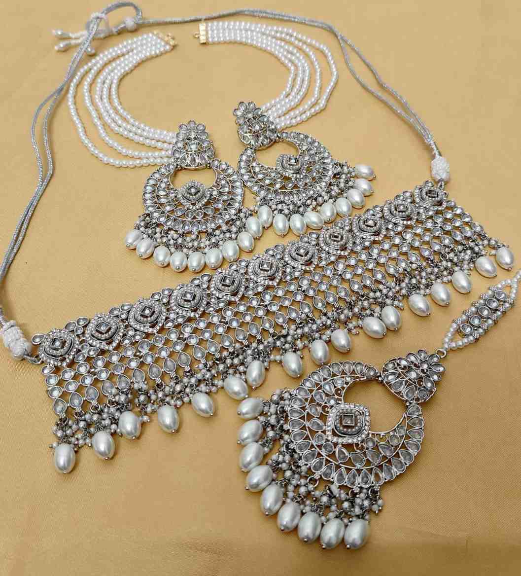 Beautiful Premium Quality Reverse Ad Stone Work Chokker With Beautiful Shara Earrings And Tika....