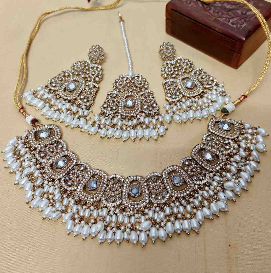 Beautiful Premium Quality Reverse Ad Stone Work Chokker With Beautiful  Big Size Earrings And Tika..
