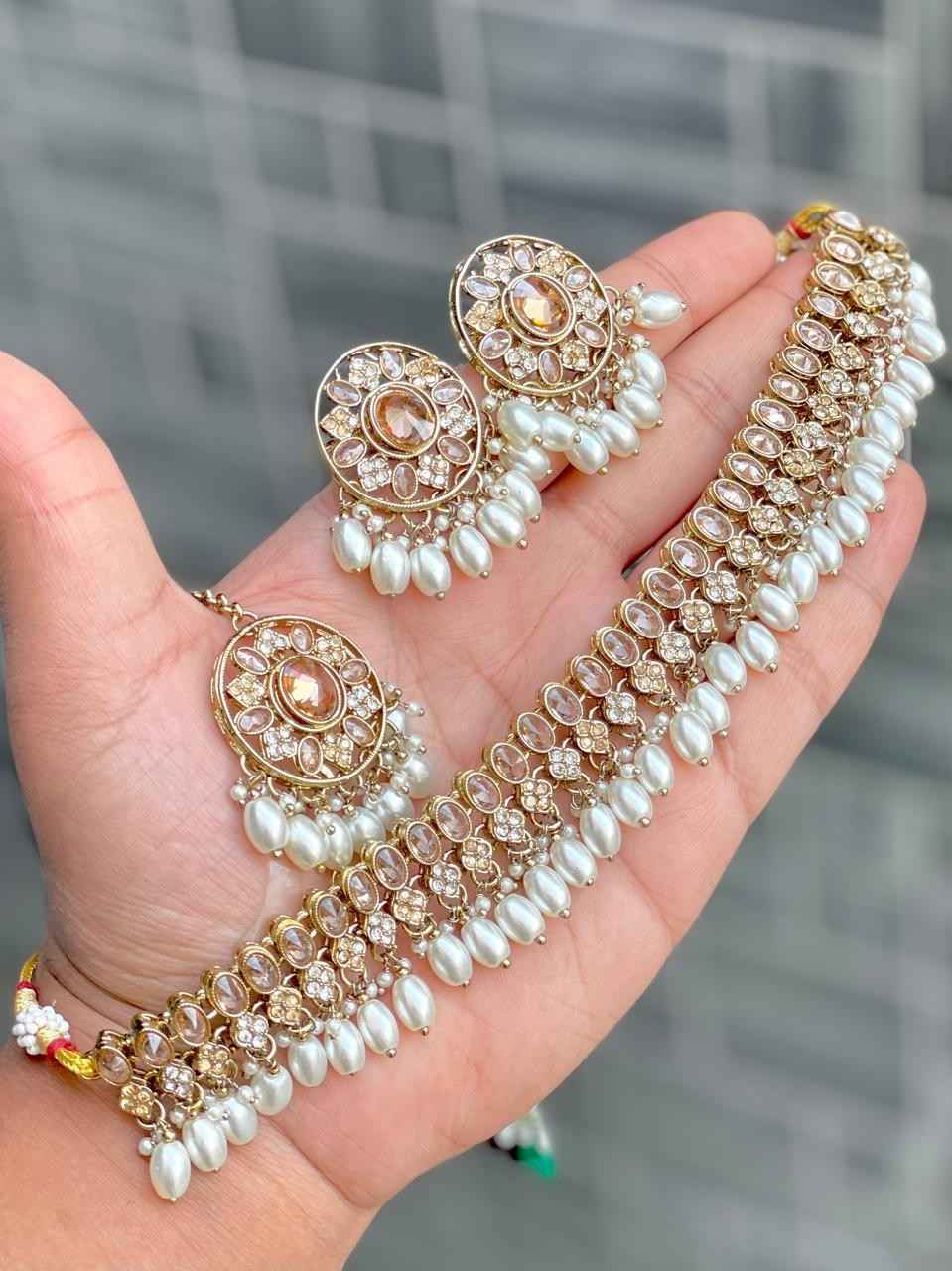 Beautiful Premium Quality Reverse Ad Stone Work Chokker With Beautiful  Earrings And Tika....