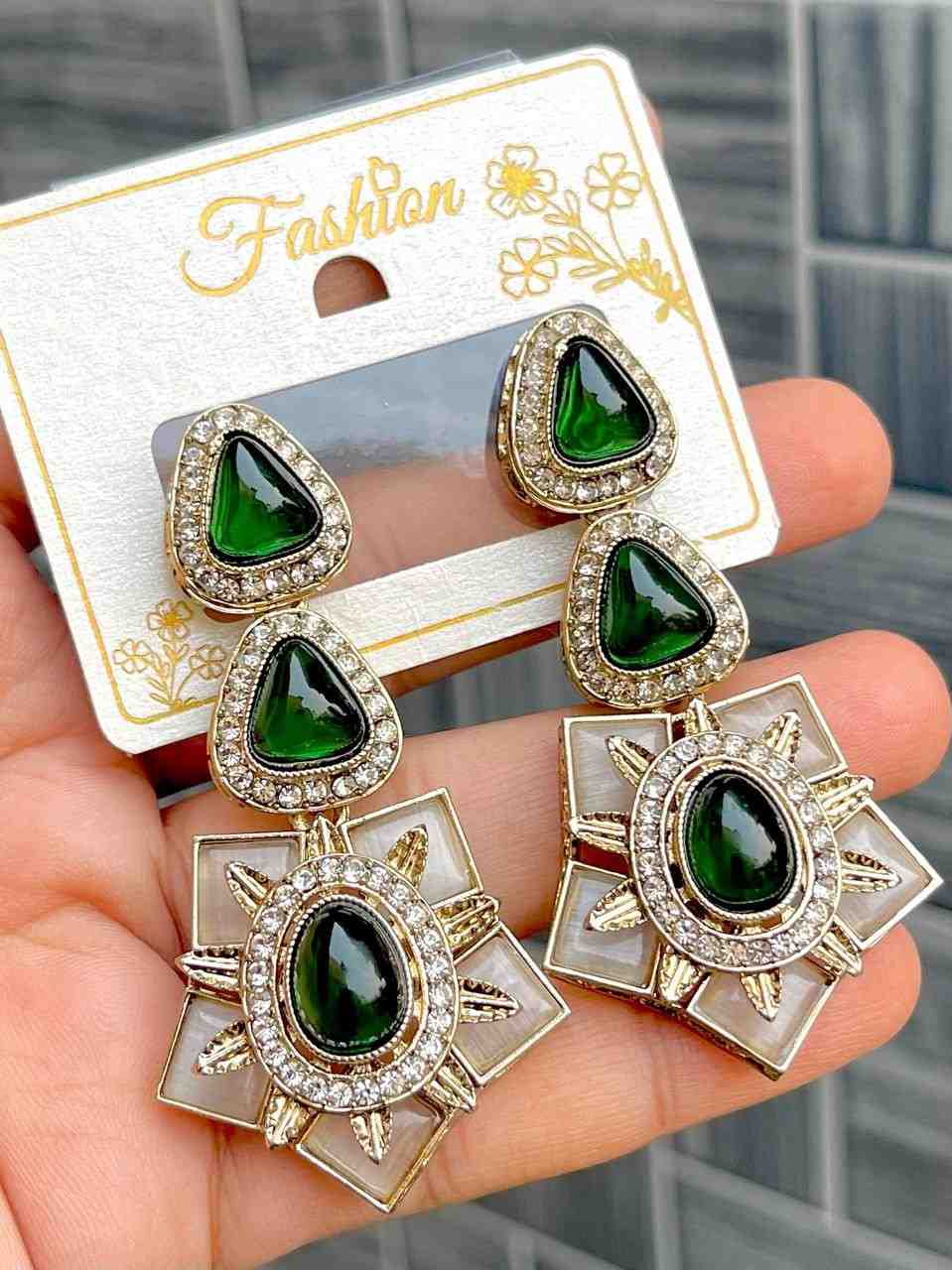 Beautiful Premium Quality Kundan Work Bollywood Earrings....