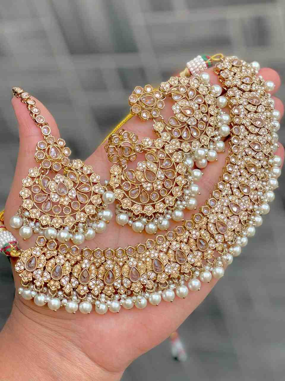 Beautiful Premium Quality Reverse Ad Stone Work Chokker With Beautiful Earrings And Tika....