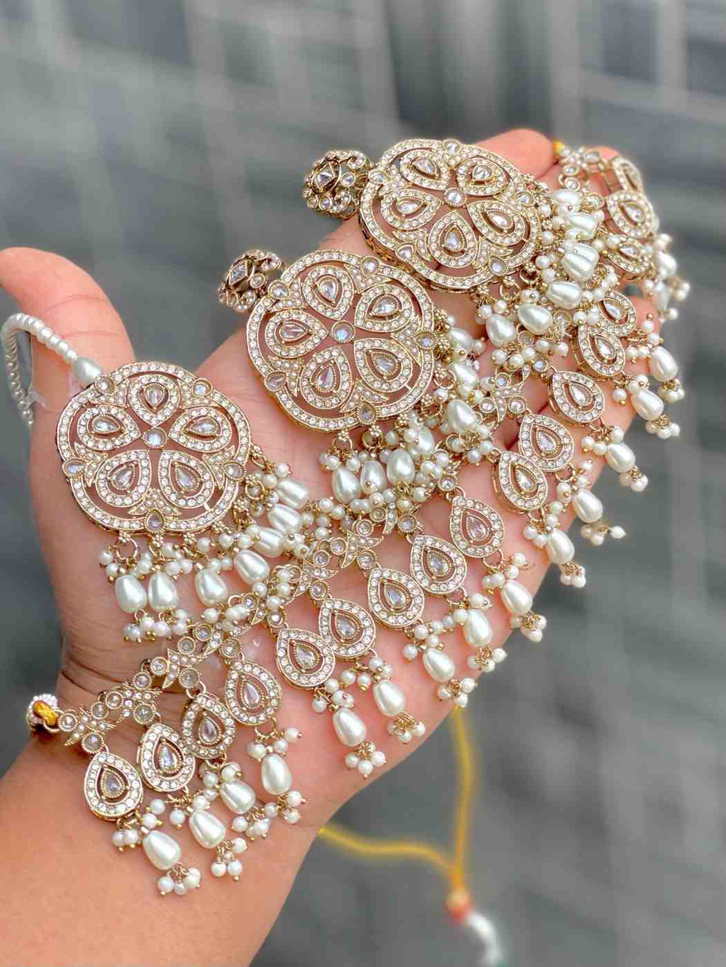 Beautiful Premium Quality Reverse Ad Stone Work Chokker With Beautiful Earrings And Tika