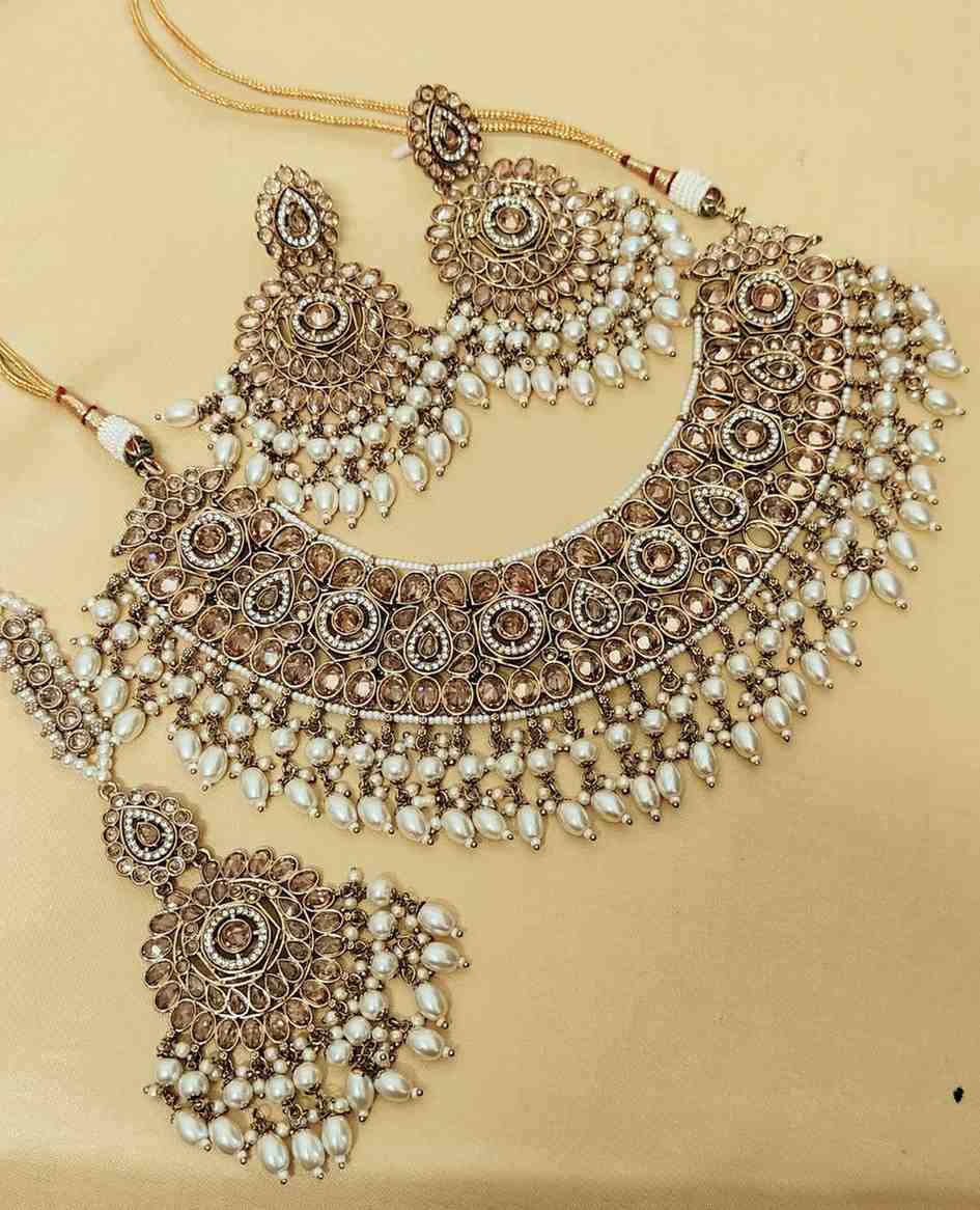 Beautiful Premium Quality Reverse Ad Stone Work Semi Bridal Necklace With Beautiful Earrings And Tik