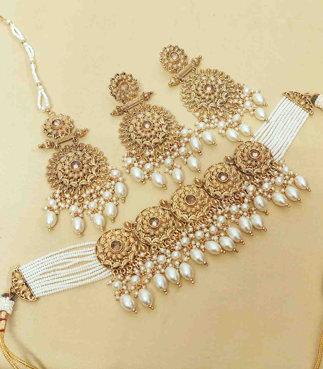Beautiful Premium Quality Gold Plated Chokker With Beautiful Earrings And Tika..