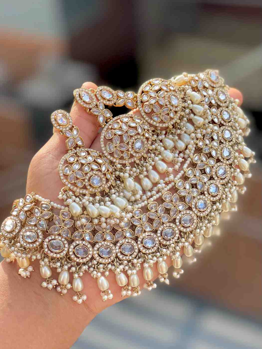 Beautiful Premium Quality Reverse Ad Stone Work Chokker With Beautiful Earrings And Tika