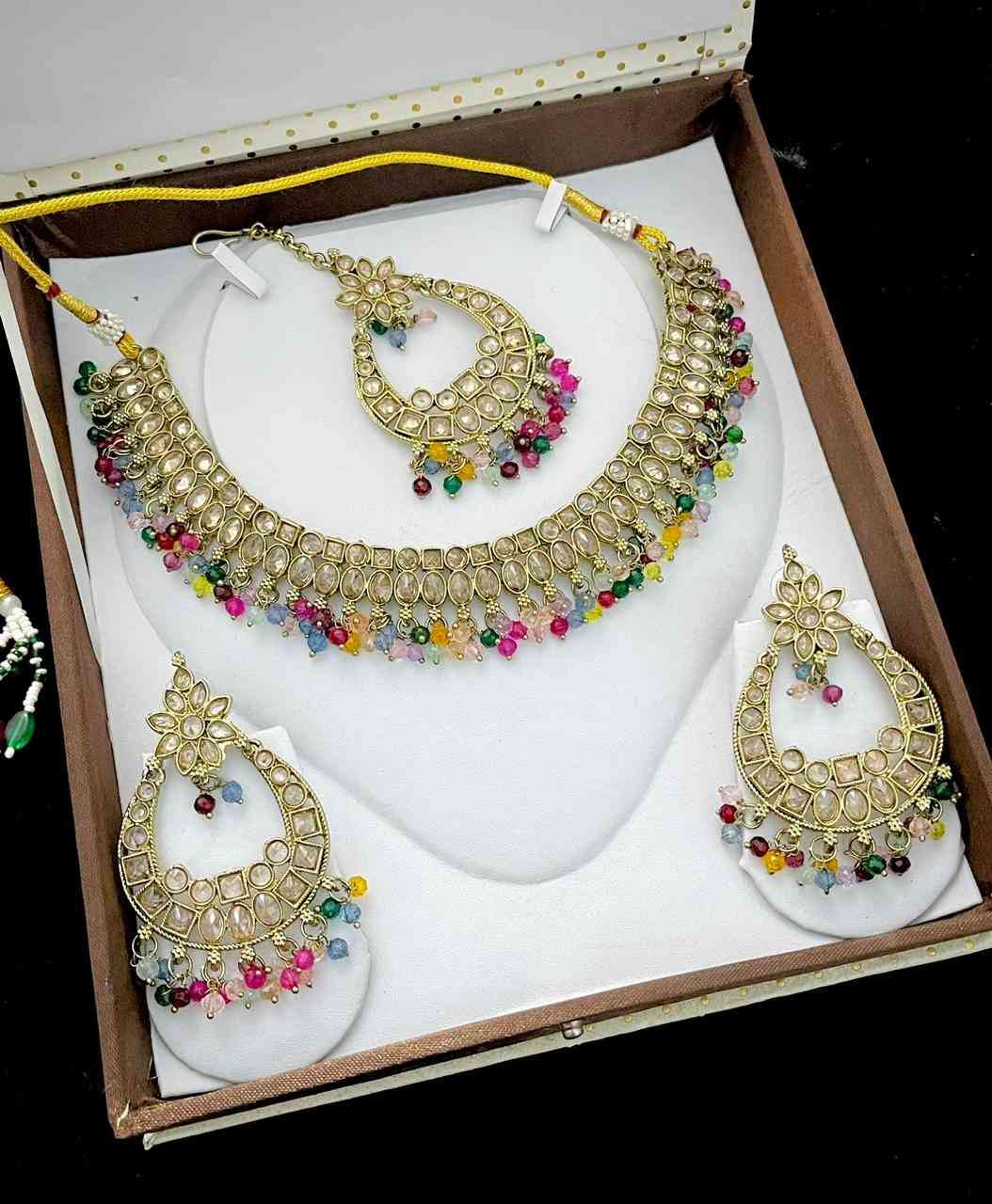 Beautiful Premium Quality Reverse Ad Stone Work Chokker With Beautiful  Earrings And Tika.