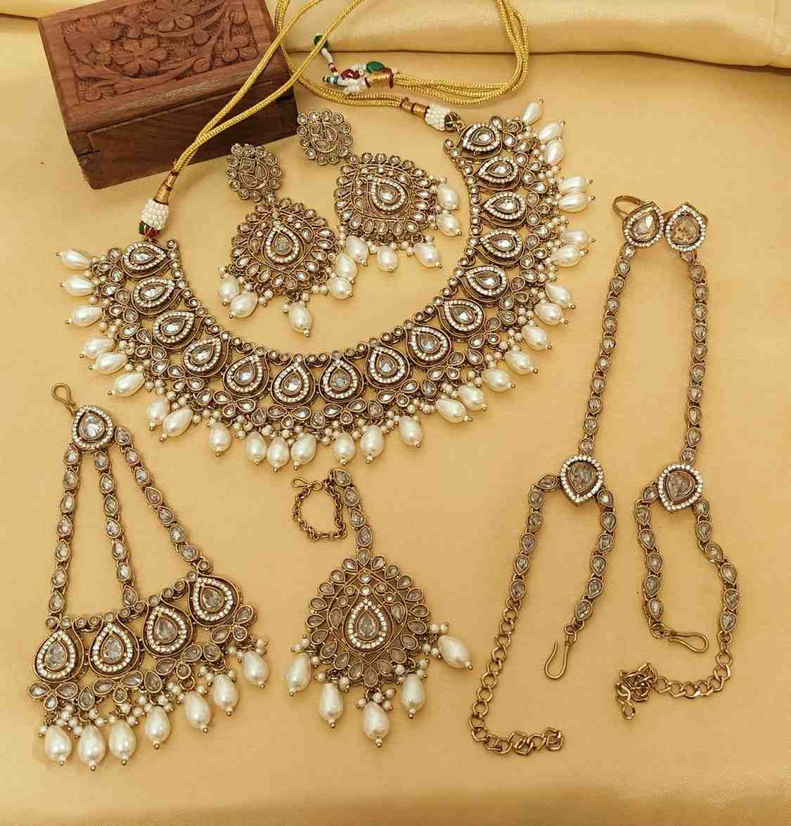 Beautiful Premium Quality Reverse Ad Stone Work Necklace With Earring And Tika With Passa and Hand C