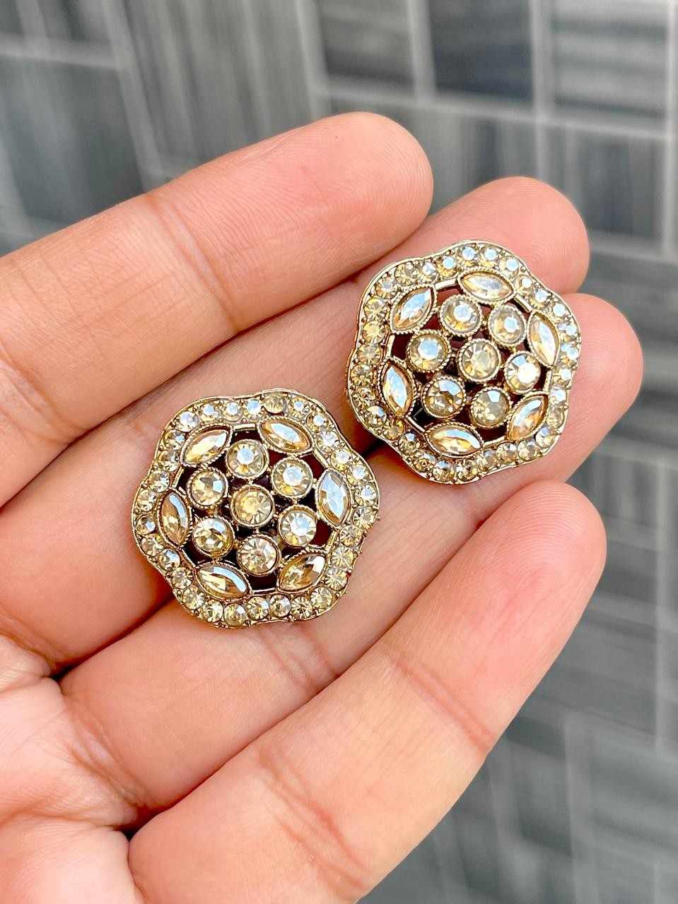 Beautiful Premium Quality Reverse Ad Stone   Studs