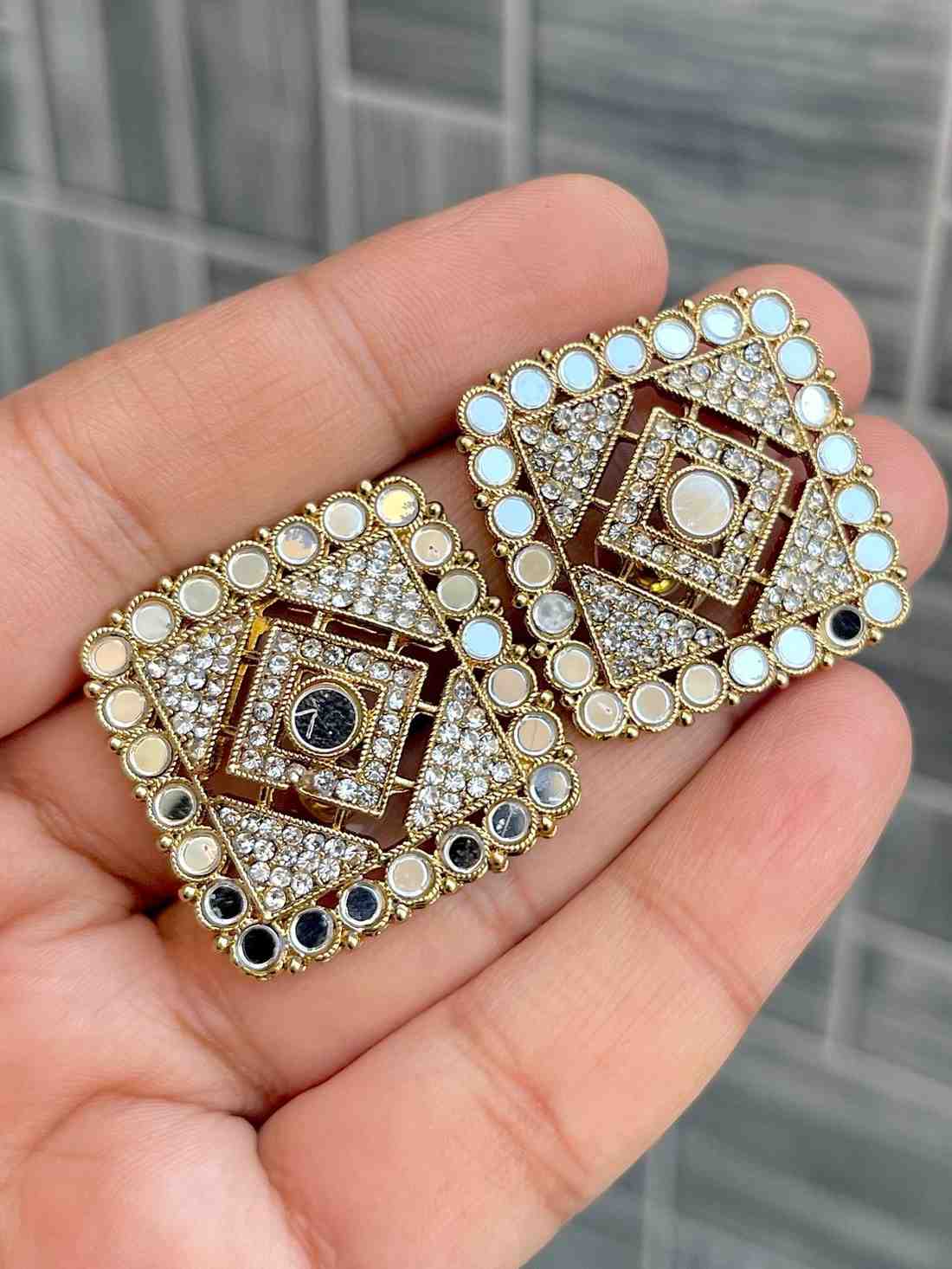 Beautiful Premium Quality Mirror ? Work Big Size  Studs