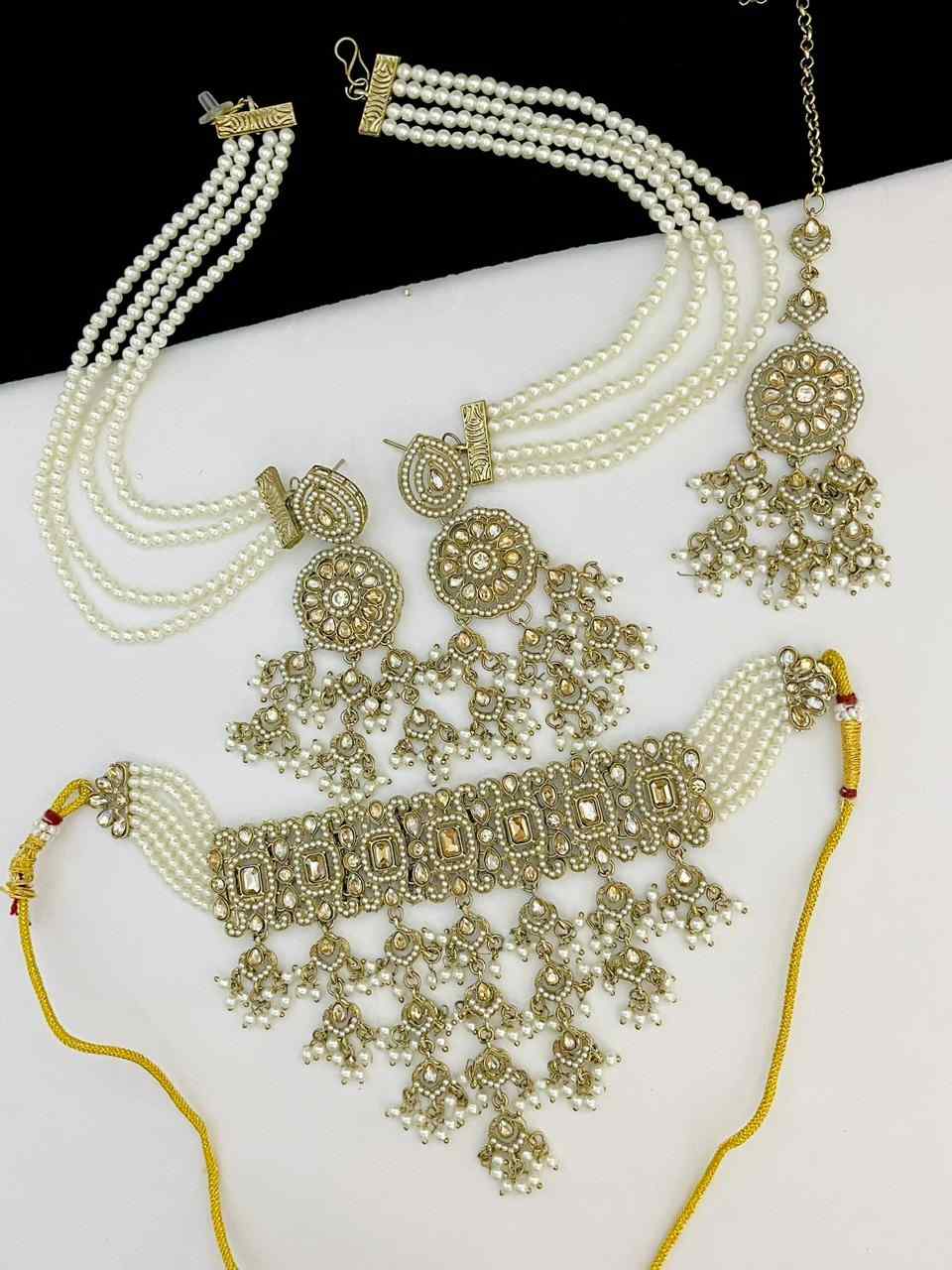 Beautiful Premium Quality Reverse Ad Stone Work Chokker With Beautiful Bahubali Earrings And Tika