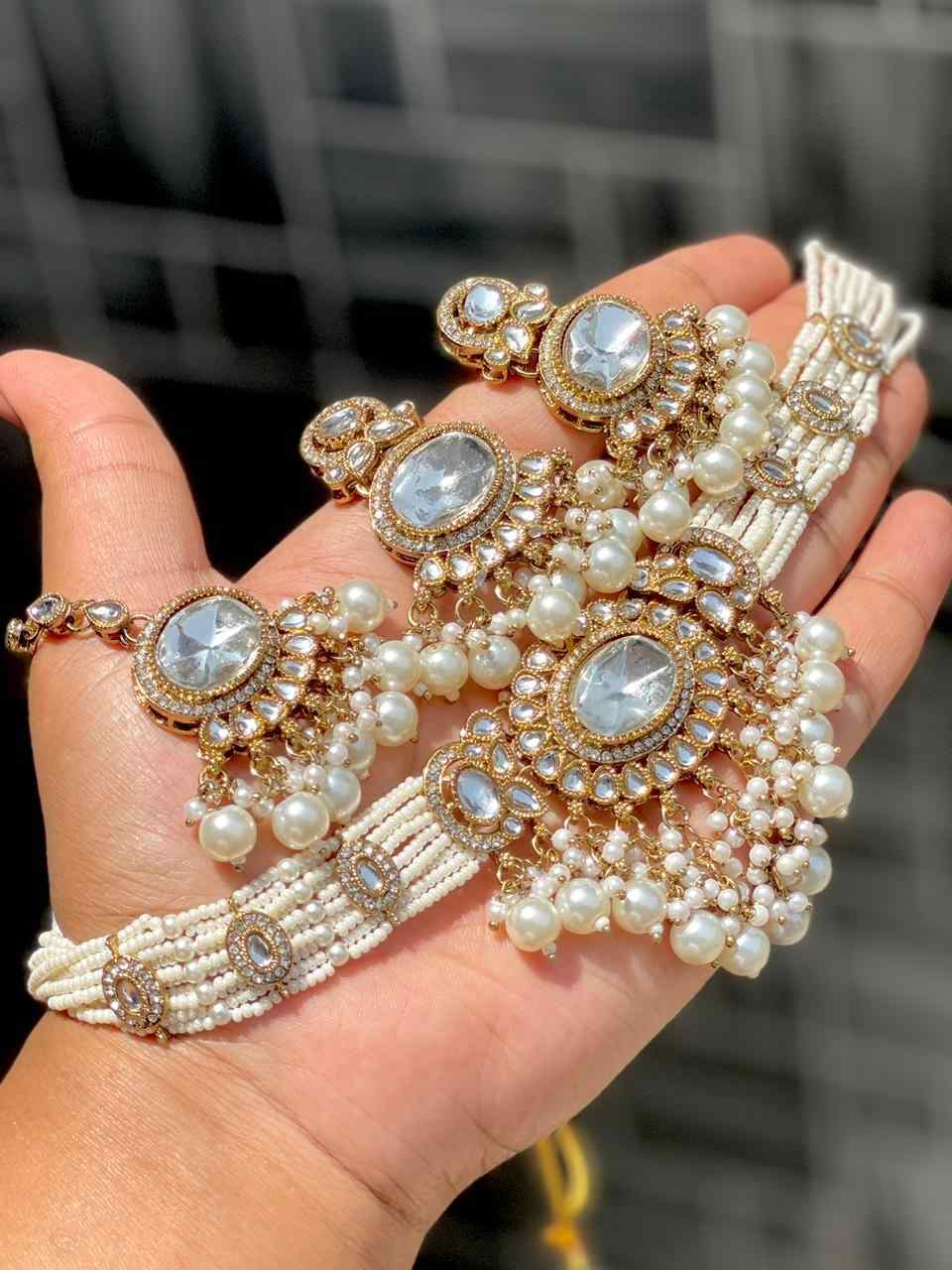 Beautiful Premium Quality Reverse Ad Stone Work Monalisa Stone Necklace With Beautiful Earrings And 