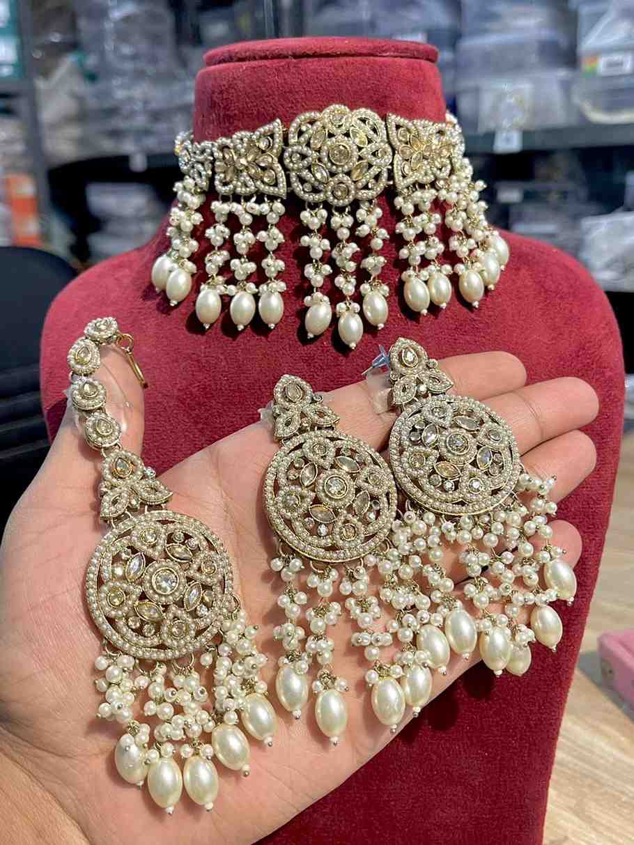 Beautiful Premium Quality Reverse Ad Stone Work Pakistani Chokker With Beautiful Statement Earrings 