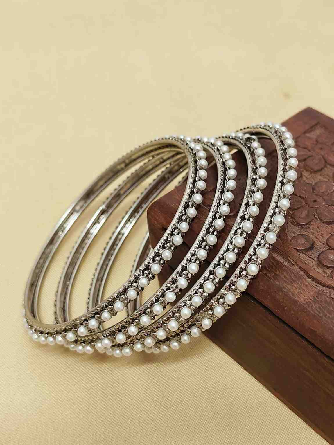4 Pcs Pearl Bangle Set