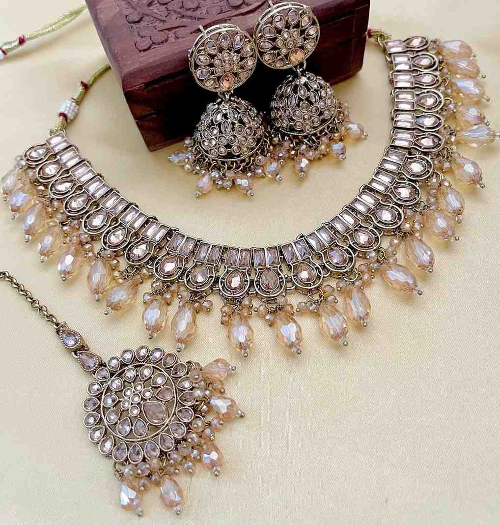 Beautiful Premium Quality  Reverse Ad Stone Work  Necklace With Beautiful Earrings and Tika