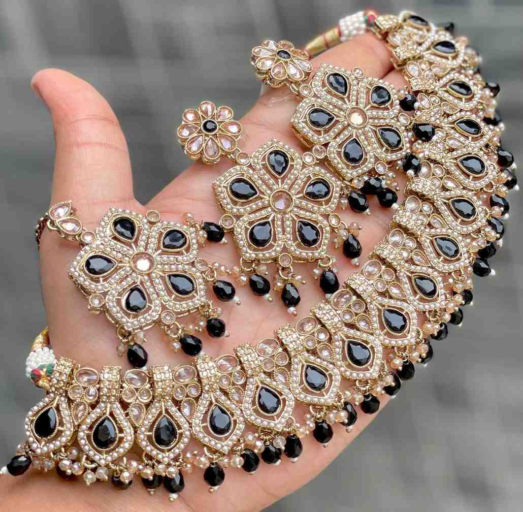 Beautiful Premium Quality  Reverse Ad Stone Work Pakistani Necklace With Beautiful Earrings and tika