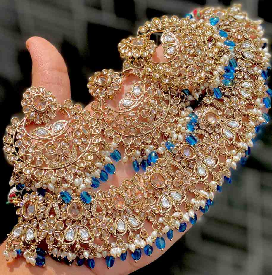 Beautiful Premium Quality  Reverse Ad Pakistani Work Necklace With Beautiful Earrings and tika.....