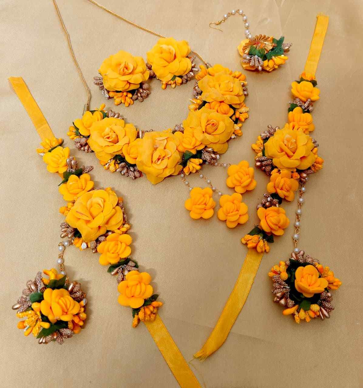 Beautiful Premium Quality Flower And Shells Necklace With Beautiful Earrings And Tika And 2 PC's Of 